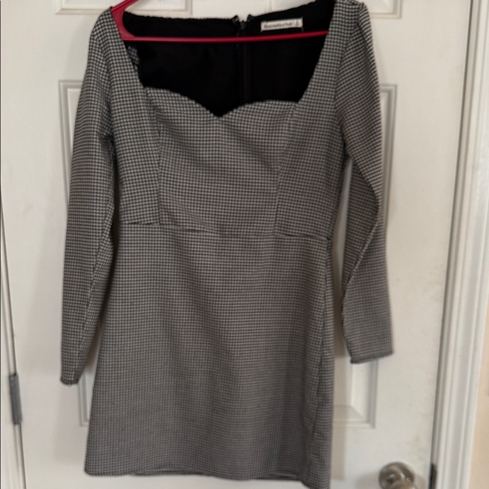 Abercrombie & Fitch Black and White Checked Long-Sleeve Mini Dress